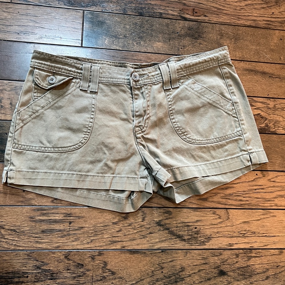 Levi's Women's Khaki Chino Shorts Classic Mid-Rise Cotton